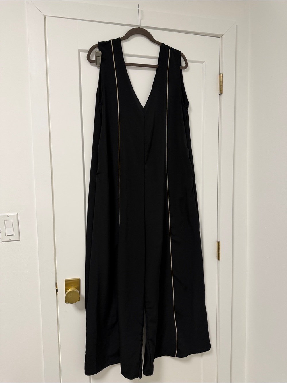 Black V-Neck Sleeveless one piece wide leg white Contrast Piping pockets